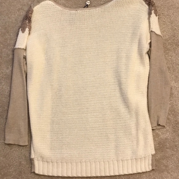 BKE Sweater - Picture 4 of 4
